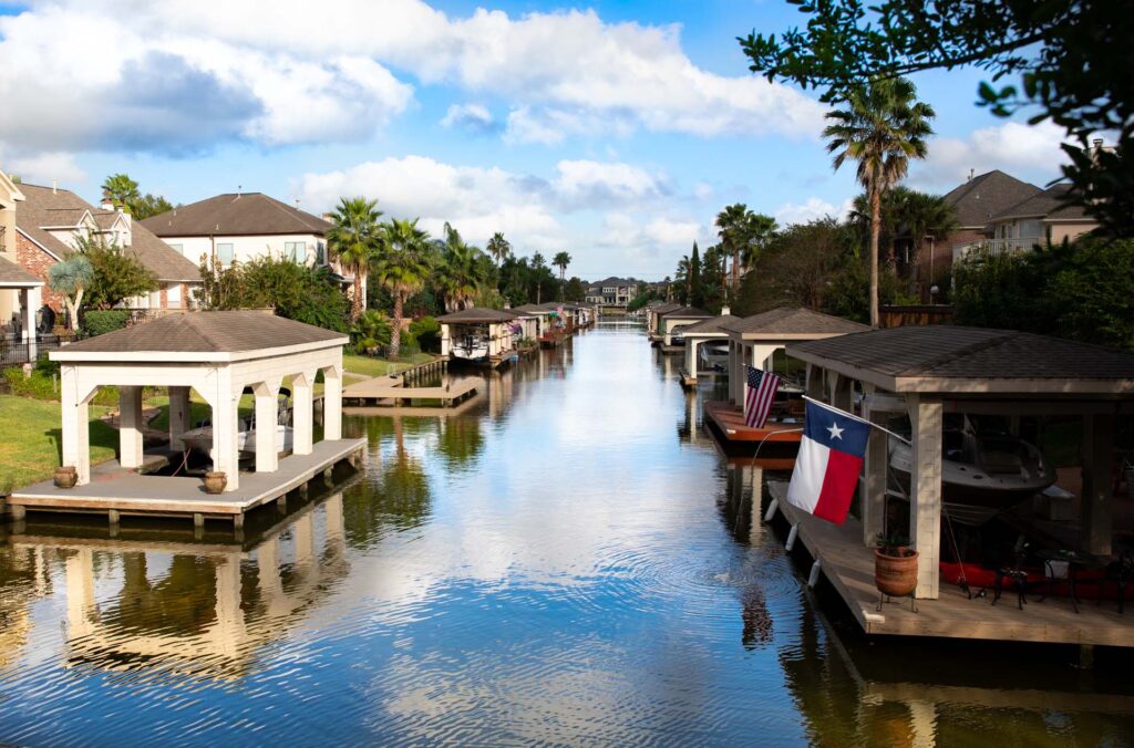 Relaxed canal living.